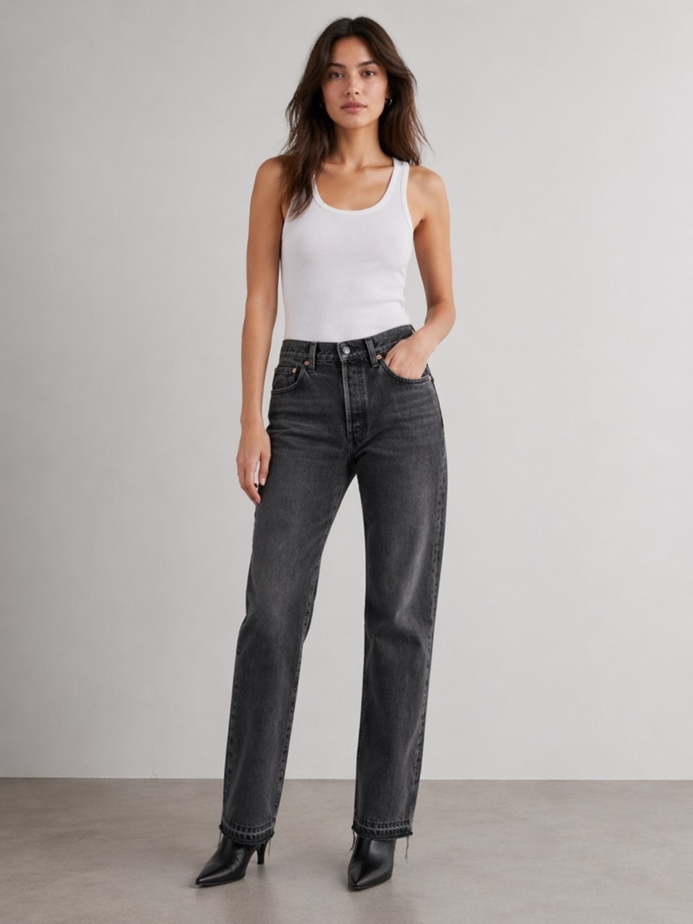 Levi’s woman’s straight leg jeans size large w29L32 light black/gray